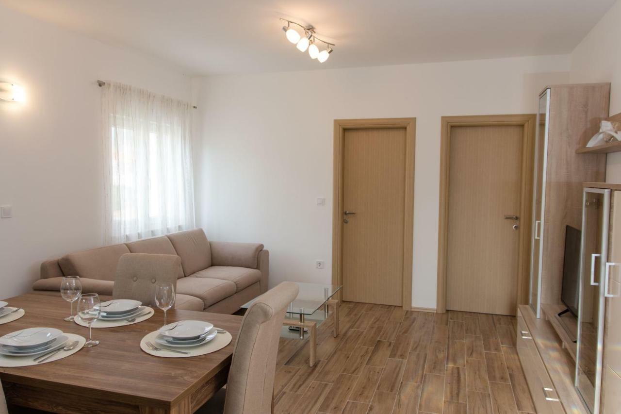 דירות Kaštela Apartman Kuzmanic מראה חיצוני תמונה